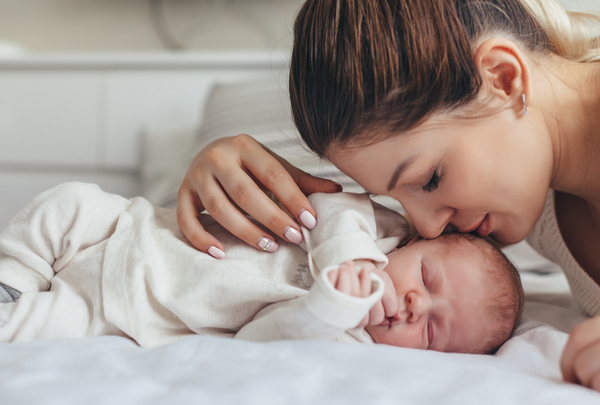 Comment utiliser son lait maternel pour traiter les maux de bébé